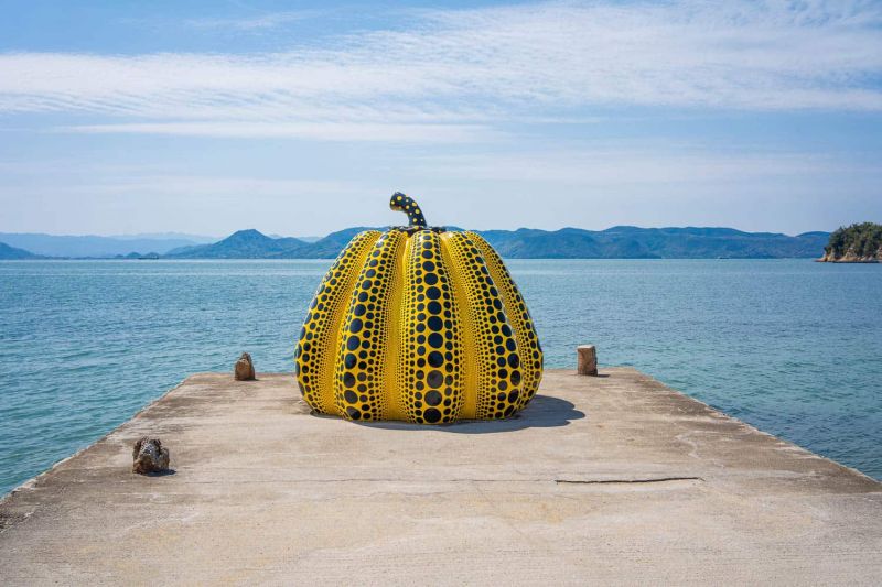 tác phẩm quả bí ngô ở đảo Naoshima tác phẩm quả bí ngô ở đảo Naoshima